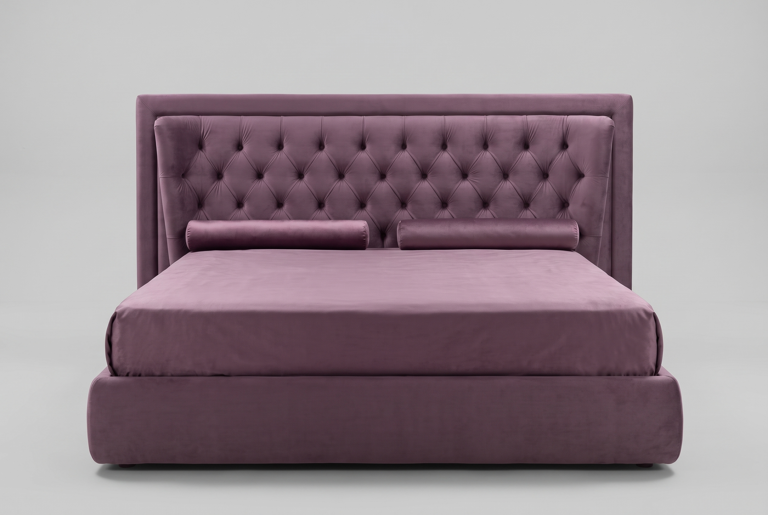 The Damson Bed, studio full