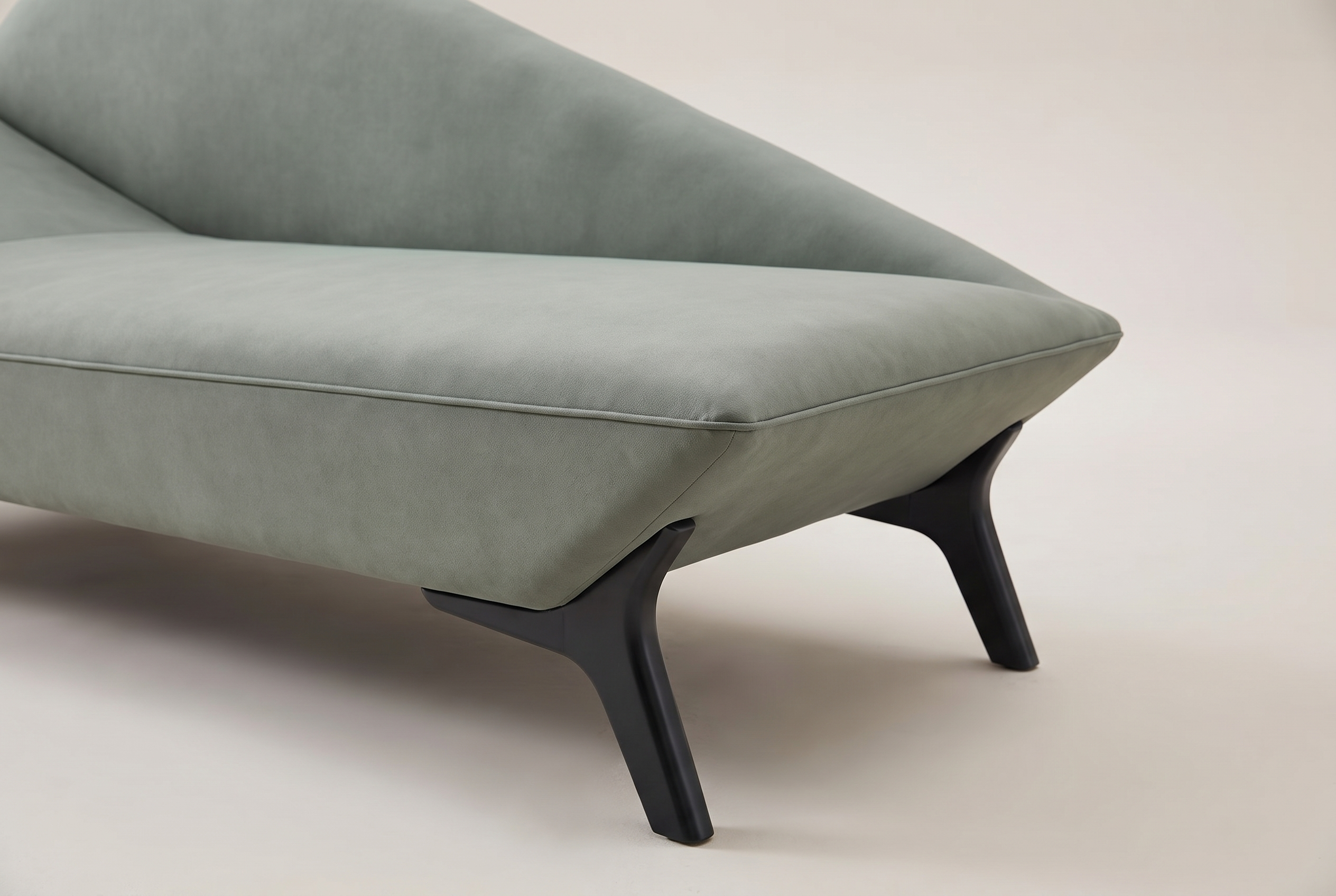 The Kestrel Chaise, open end and leg detail